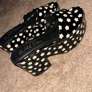 Floral Print Platform Sandals Size 7